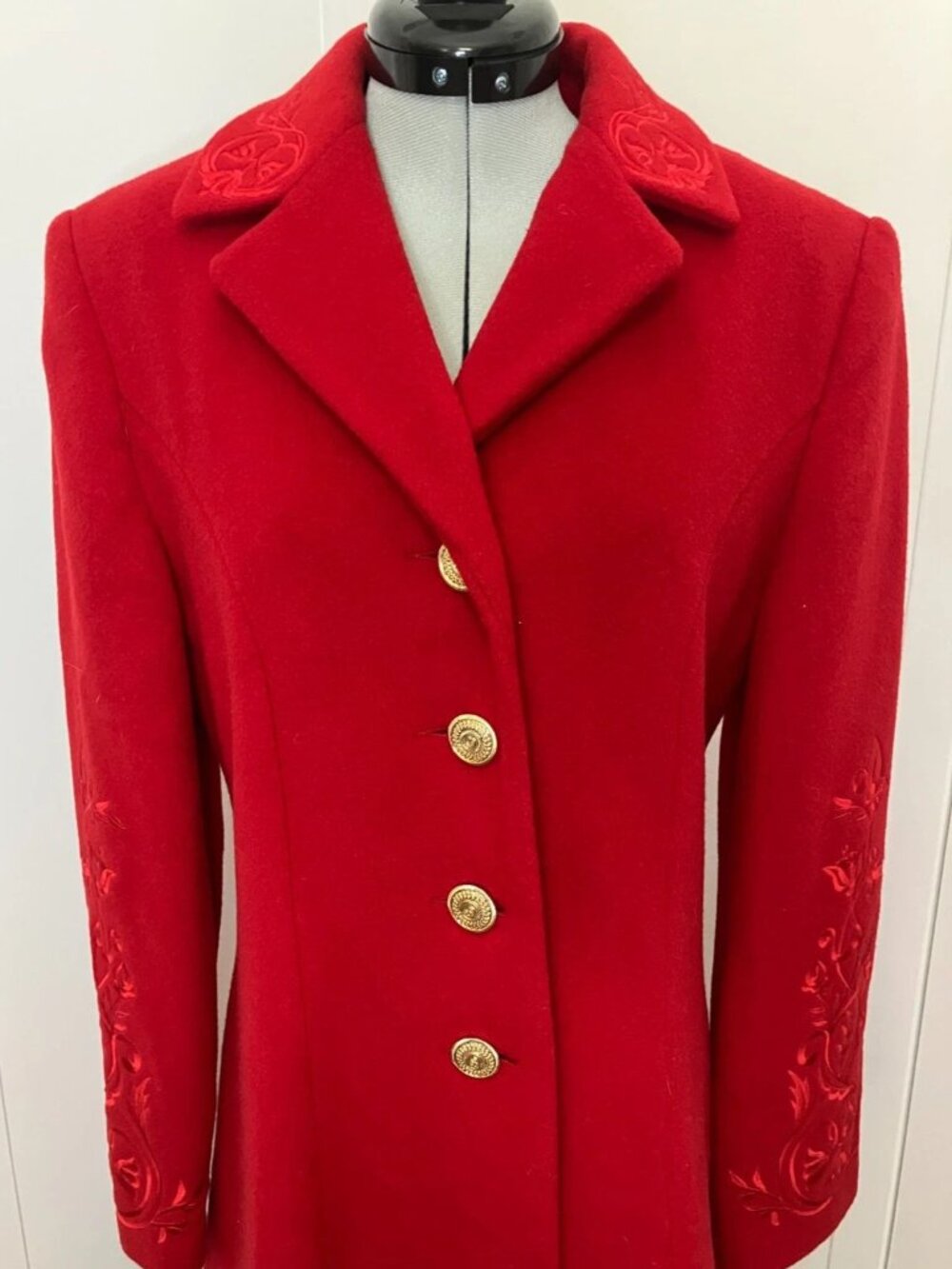 St. John 100% Cashmere Floral Embroidered Red Coat Classic Luxury Fairy Whimsy